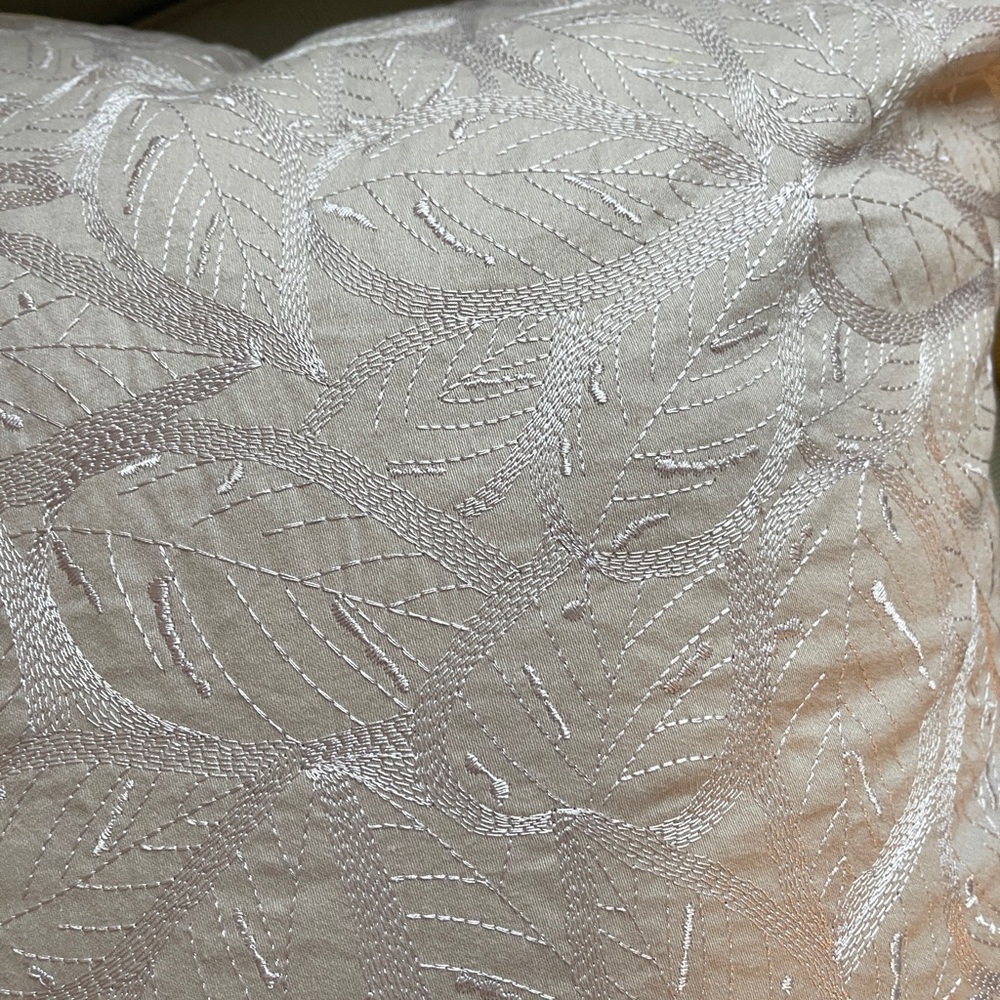 Yves Delorme pillow - Picture 2 of 5